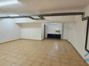 Pronájem kanceláře, Praha - Kobylisy, Pohnertova, 42 m2