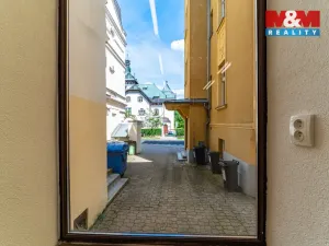 Pronájem obchodního prostoru, Mariánské Lázně, Hlavní třída, 76 m2