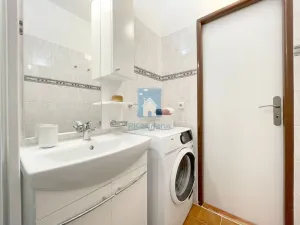 Pronájem bytu 2+kk, Praha, Rajmonova, 43 m2