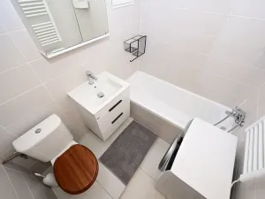 Pronájem bytu 1+kk, Praha - Vokovice, Krátký lán, 30 m2