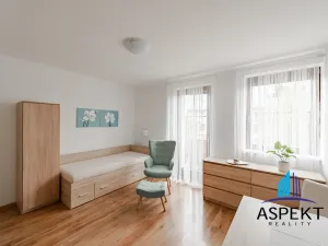 Pronájem bytu 1+kk, Praha - Kobylisy, Učitelská, 25 m2