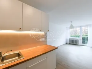 Pronájem bytu 2+kk, Praha - Kobylisy, Famfulíkova, 43 m2