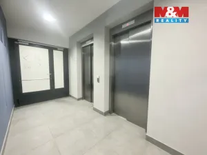 Pronájem bytu 1+kk, Praha, Mezi vodami, 30 m2