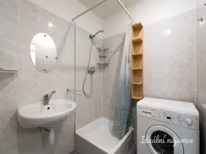 Pronájem bytu 1+kk, Praha - Troja, Hnězdenská, 25 m2