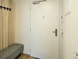 Pronájem bytu 1+kk, Praha - Hloubětín, Poděbradská, 32 m2