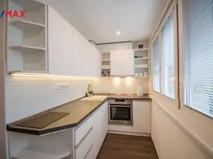 Pronájem bytu 2+1, Hradec Králové - Slezské Předměstí, Myslivečkova, 43 m2