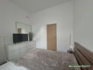 Pronájem bytu 4+kk, Praha - Karlín, Křižíkova, 74 m2