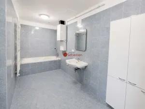 Pronájem kanceláře, Pardubice - Zelené Předměstí, třída Míru, 71 m2