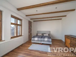 Prodej komerční nemovitosti, Vrchlabí, Pražská, 1800 m2