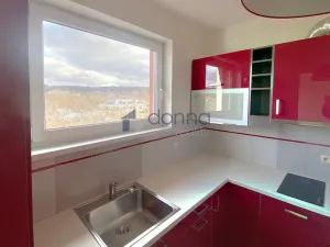 Pronájem bytu 1+kk, Praha, Nademlejnská, 35 m2