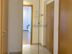 Pronájem bytu 1+kk, Praha, Nademlejnská, 35 m2