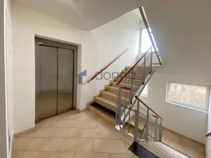 Pronájem bytu 1+1, Praha, Nademlejnská, 35 m2