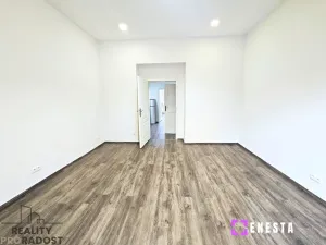 Pronájem bytu 3+1, Praha - Nusle, náměstí Generála Kutlvašra, 100 m2