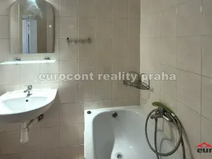 Pronájem bytu 1+kk, Praha - Vršovice, Novgorodská, 30 m2