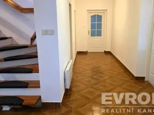 Pronájem rodinného domu, Praha - Nebušice, V březinkách, 365 m2