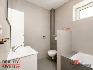 Prodej rodinného domu, Koloveč, nám. Svobody, 160 m2