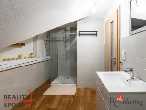 Prodej rodinného domu, Koloveč, nám. Svobody, 160 m2