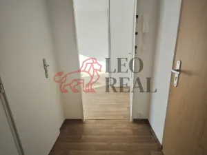 Pronájem bytu 1+kk, Praha - Podolí, Kaplická, 33 m2