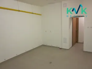 Pronájem obchodního prostoru, Karlovy Vary, Krále Jiřího, 19 m2