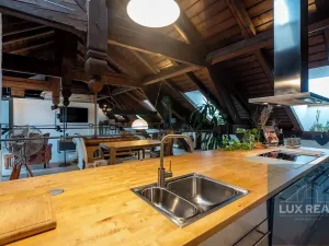 Prodej atypického bytu, Mikulov, Komenského, 164 m2