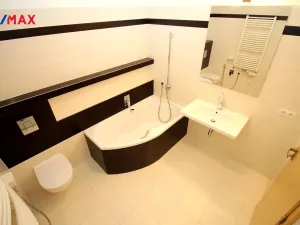 Pronájem bytu 4+kk, Praha - Hrdlořezy, Hrdlořezská, 99 m2