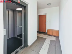 Pronájem bytu 4+kk, Praha - Hrdlořezy, Hrdlořezská, 99 m2