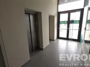 Pronájem kanceláře, Pardubice - Zelené Předměstí, třída Míru, 102 m2