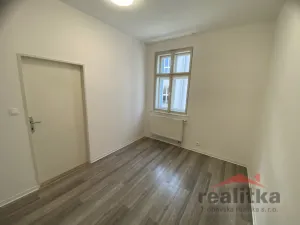 Pronájem bytu 2+kk, Opava - Předměstí, Komárovská, 33 m2