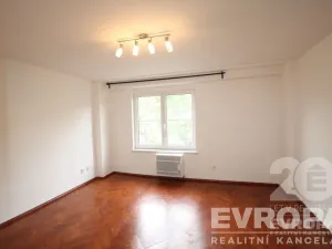 Pronájem bytu 2+kk, Praha - Žižkov, Biskupcova, 39 m2