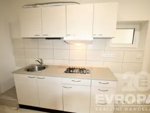 Pronájem bytu 2+kk, Praha - Žižkov, Biskupcova, 39 m2