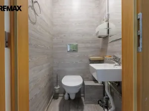 Prodej obchodního prostoru, Karlovy Vary - Rybáře, Konečná, 72 m2