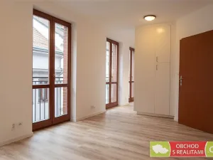 Pronájem bytu 1+kk, Praha, Kozácká, 30 m2