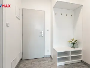 Pronájem bytu 1+kk, Praha - Dolní Počernice, Černodolská, 39 m2