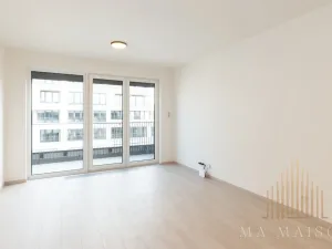 Pronájem bytu 1+kk, Praha - Hloubětín, Poděbradská, 32 m2