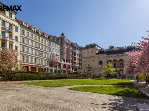 Prodej obchodního prostoru, Karlovy Vary, Divadelní náměstí, 52 m2