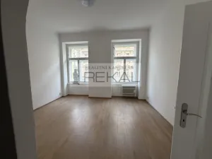 Pronájem bytu 2+kk, Praha - Smíchov, Kmochova, 45 m2