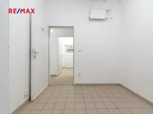 Pronájem obchodního prostoru, Plzeň, 181 m2