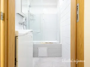 Pronájem bytu 2+kk, Praha, Zelenohorská, 43 m2