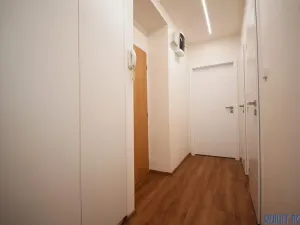 Pronájem bytu 2+kk, Praha - Hloubětín, Zelenečská, 54 m2