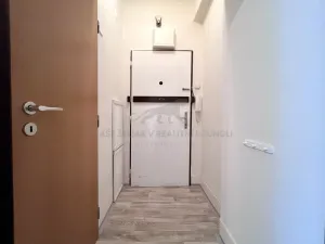 Pronájem bytu 1+kk, Praha - Kbely, Luštěnická, 25 m2