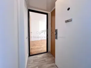 Pronájem bytu 1+kk, Praha - Kbely, Luštěnická, 25 m2