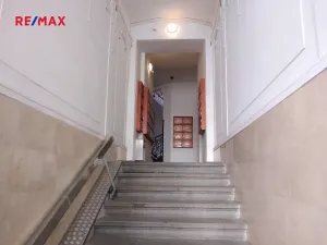 Pronájem bytu 1+kk, Praha - Vršovice, Orelská, 24 m2