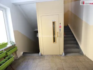 Prodej bytu 2+1, Karlovy Vary, nábřeží Jana Palacha, 63 m2