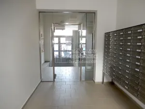 Pronájem kanceláře, Praha - Karlín, Thámova, 19 m2