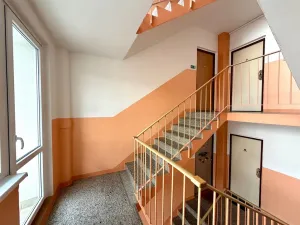 Pronájem bytu 1+1, Cheb, Stavbařů, 37 m2