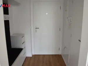 Pronájem bytu 1+kk, Znojmo, Jarošova, 33 m2