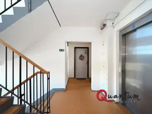 Pronájem bytu 2+kk, Praha - Modřany, Urbánkova, 41 m2