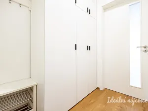 Pronájem bytu 1+kk, Praha - Horní Měcholupy, Milánská, 39 m2