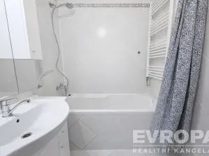 Pronájem bytu 3+1, Praha - Modřany, Hájenská, 76 m2