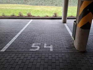 Pronájem garážového stání, Praha - Letňany, Pavla Beneše, 13 m2